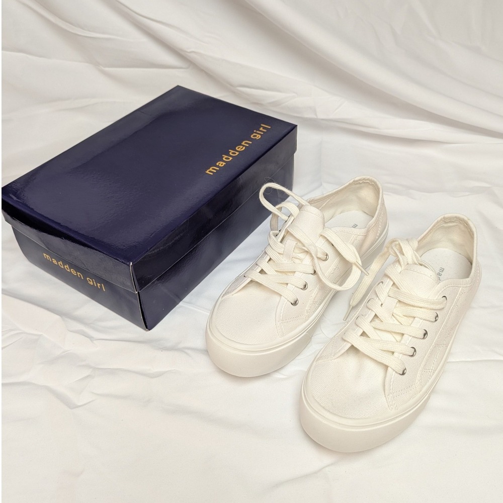 Madden Girl Ebonie Sneakers Womens 10 White Fabric Platform Lace Up EBON01J1